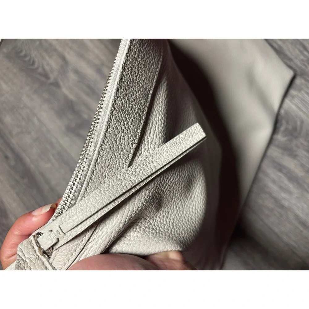 Everlane Boss Oversized Travel Hobo Bag Sandstone Pebbled Leather